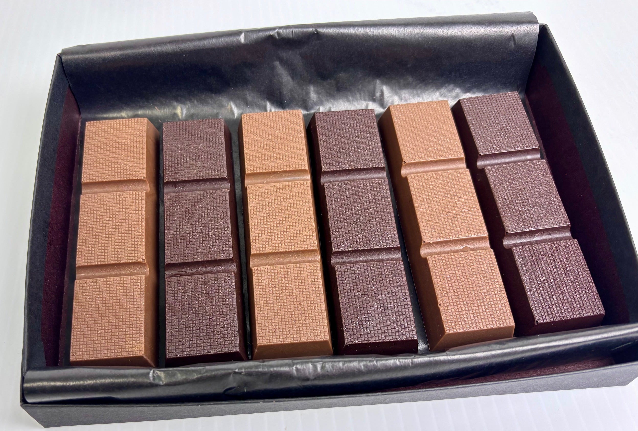Chocolate bars with Jalapeno Jam filling – L'Atelier du Chocolat