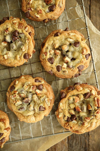 Chocolate chip and pecan cookie XXL